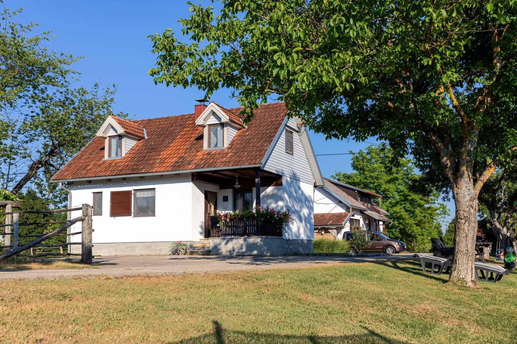 Farmstay Kotic 슬루니 외부 사진